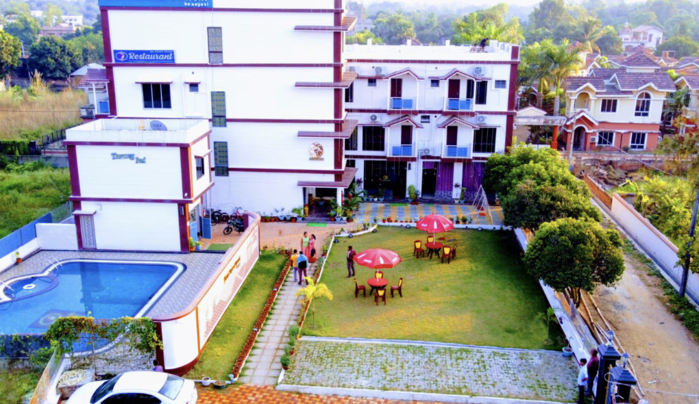 Hotel Aayes & Resort